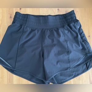 Lululemon Hotty Hot high rise shorts size 4 BLACK